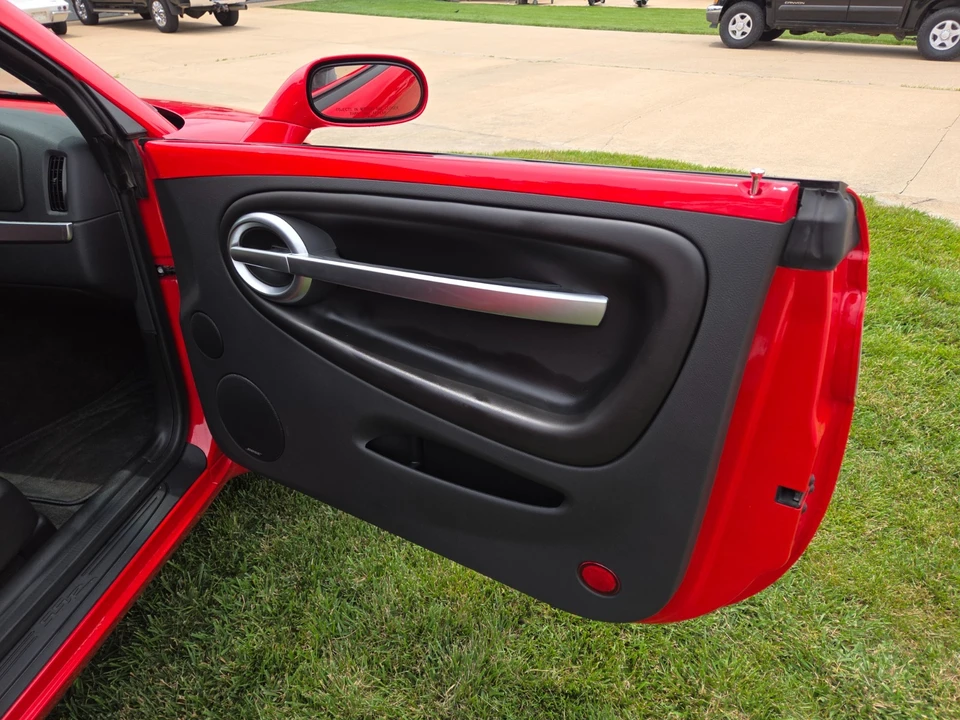 2004 Chevrolet SSR - Image 16 of 31