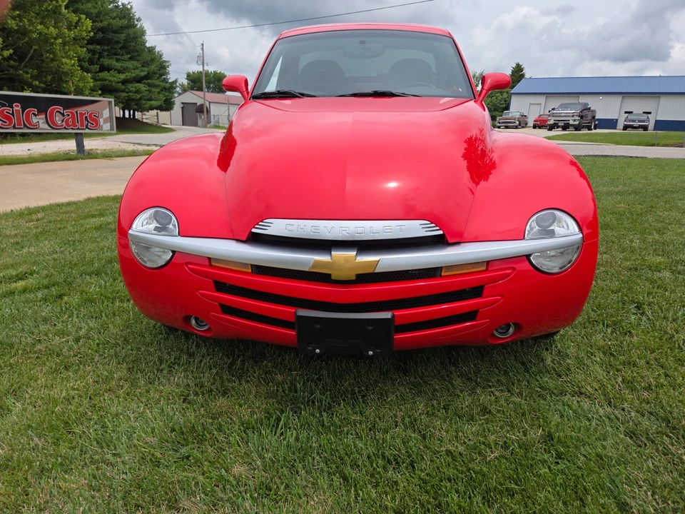 2004 Chevrolet SSR - Image 3 of 31