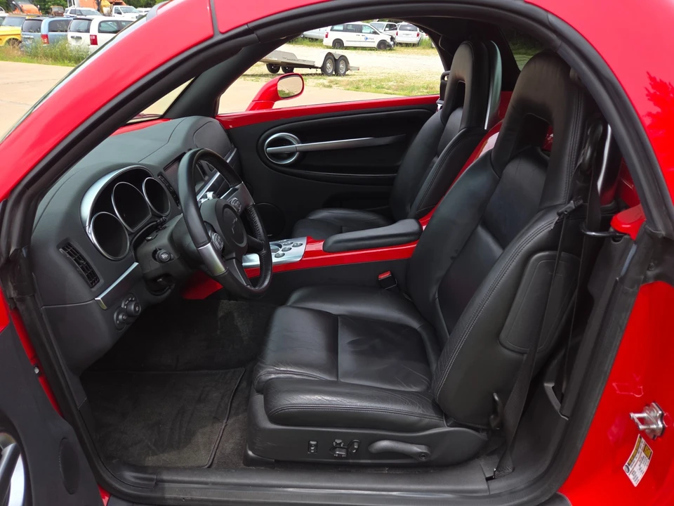 2004 Chevrolet SSR - Image 14 of 31