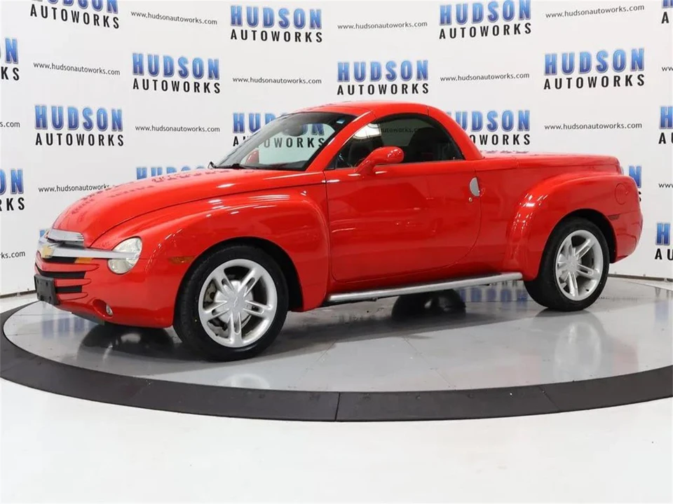 2004 Chevrolet SSR - Image 2 of 31