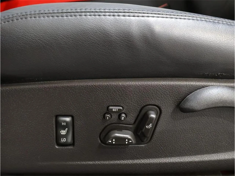 2004 Chevrolet SSR - Image 15 of 31