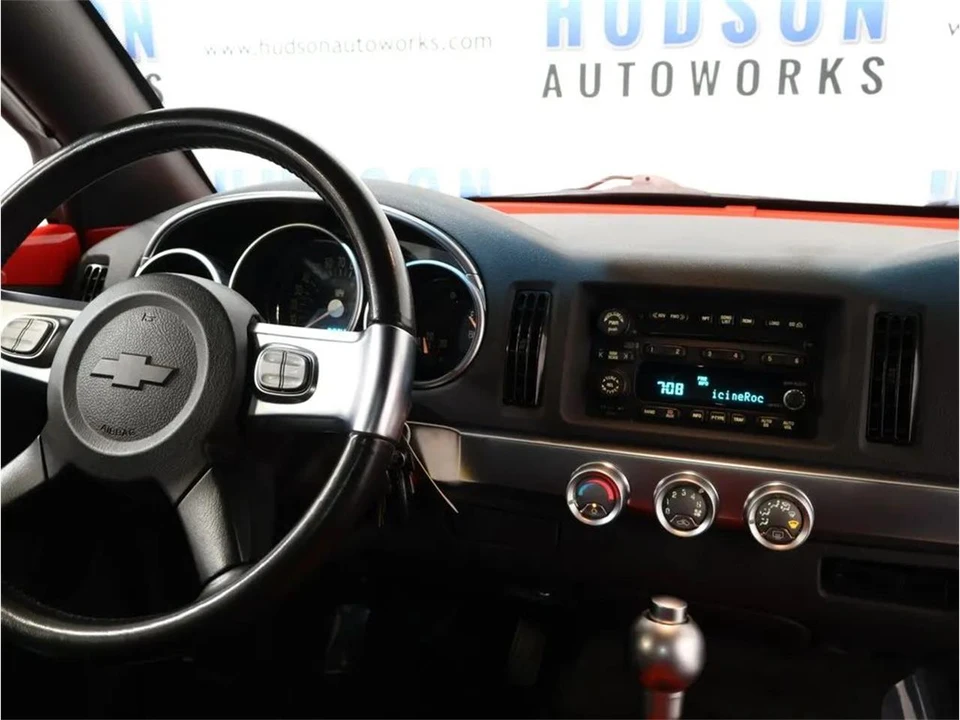 2004 Chevrolet SSR - Image 20 of 31