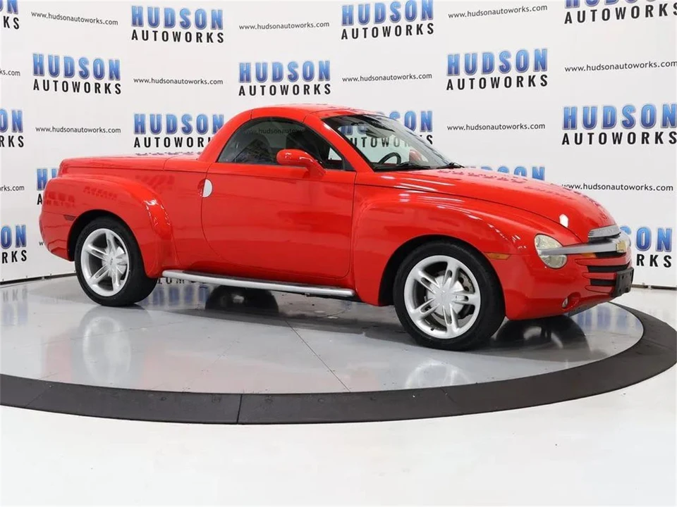 2004 Chevrolet SSR - Image 8 of 31