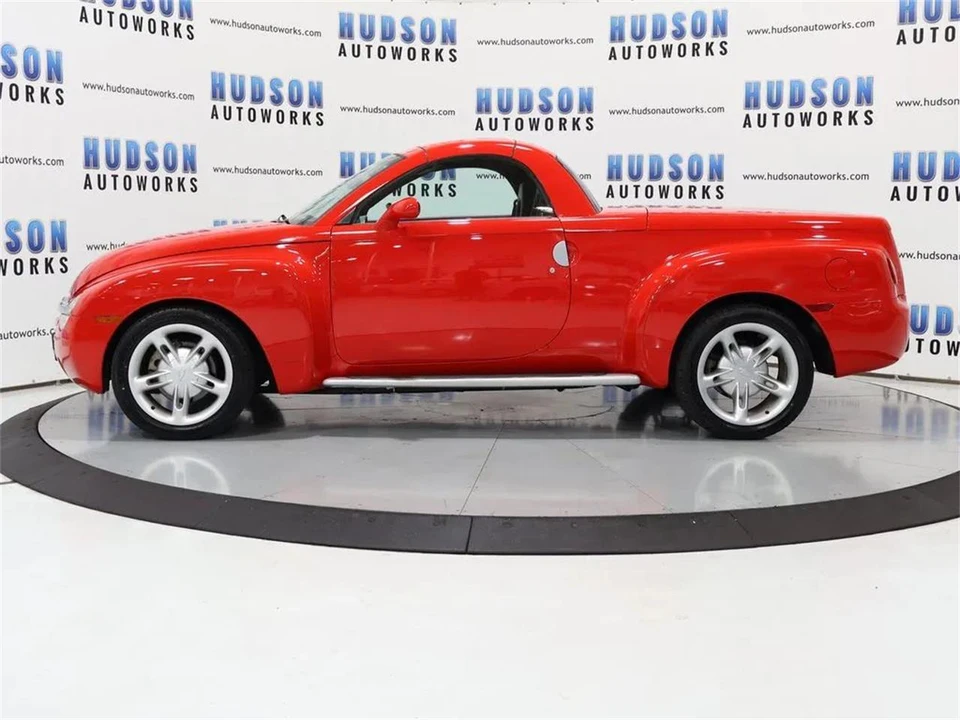 2004 Chevrolet SSR - Image 3 of 31