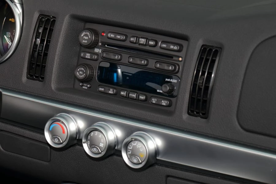 2004 Chevrolet SSR - Image 29 of 31