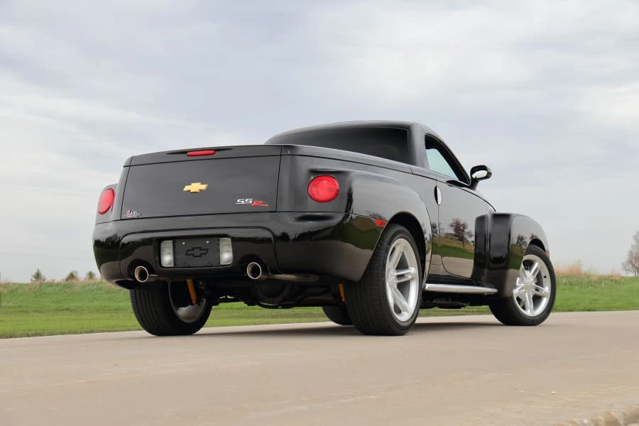 2004 Chevrolet SSR - Image 3 of 31