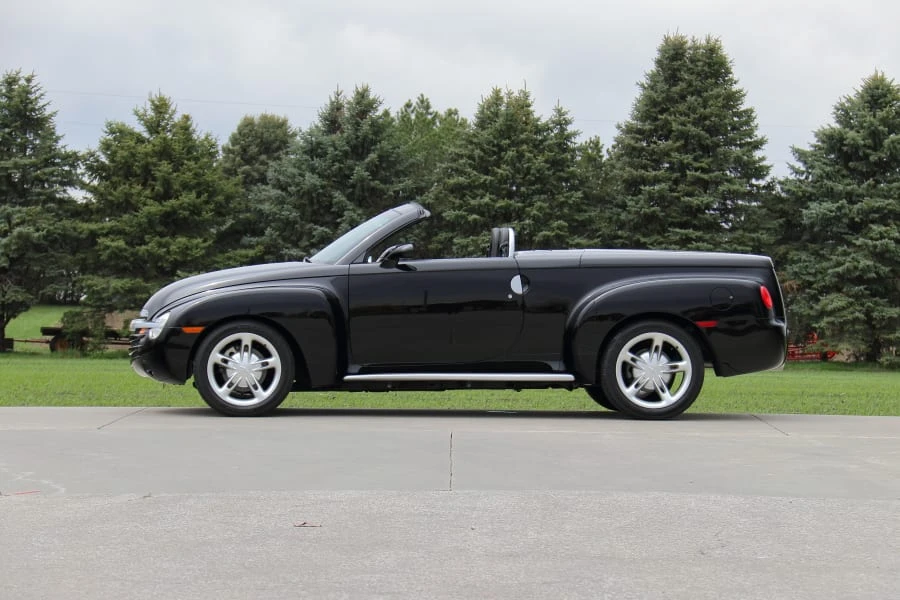 2004 Chevrolet SSR - Image 2 of 31
