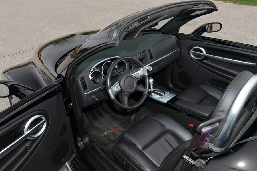 2004 Chevrolet SSR - Image 30 of 31