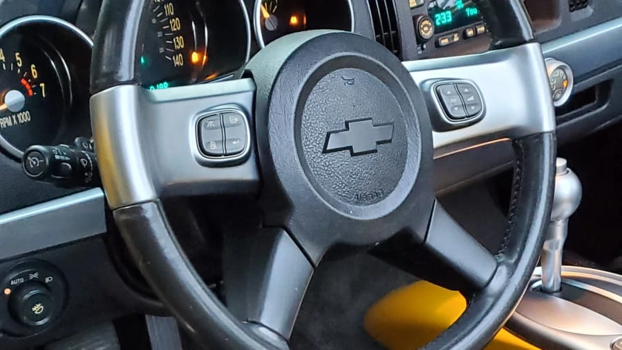 2004 Chevrolet SSR - Image 2 of 6