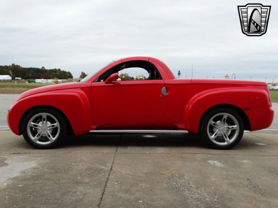 2004 Chevrolet SSR - Image 5 of 12
