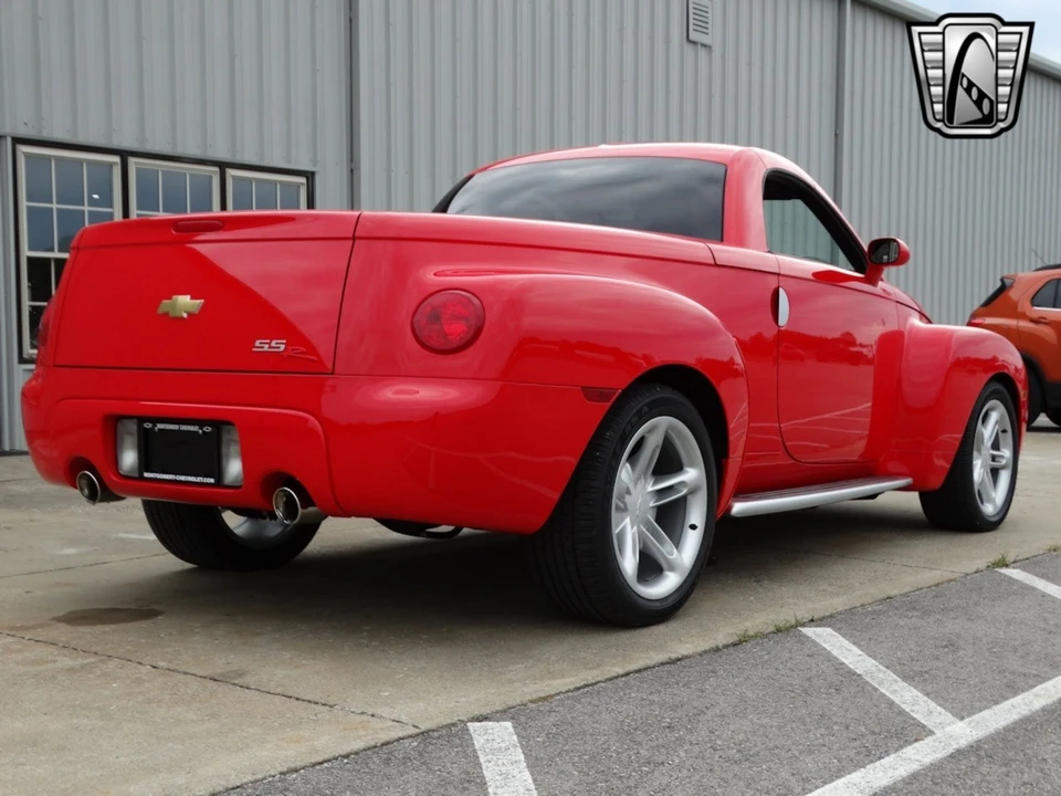 2004 Chevrolet SSR - Image 9 of 12