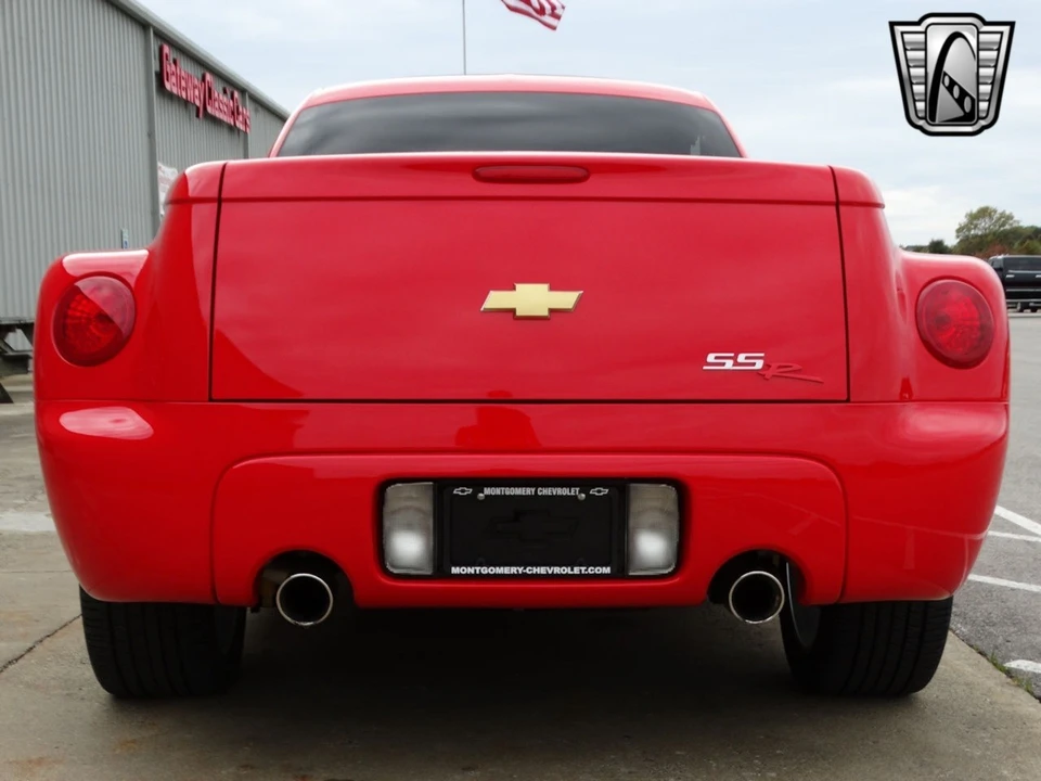 2004 Chevrolet SSR - Image 8 of 12