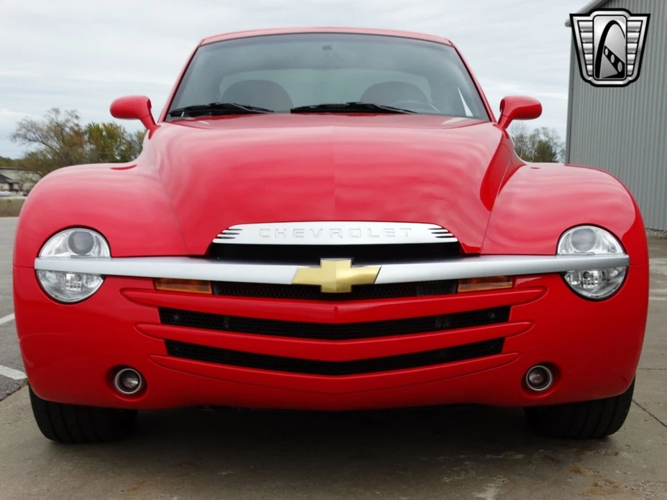 2004 Chevrolet SSR - Image 3 of 12