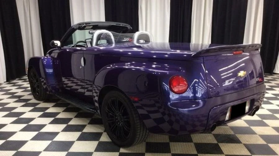 2004 Chevrolet SSR - Image 2 of 11