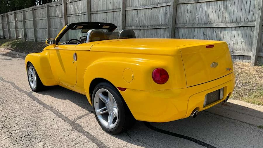 2004 Chevrolet SSR - Image 3 of 10