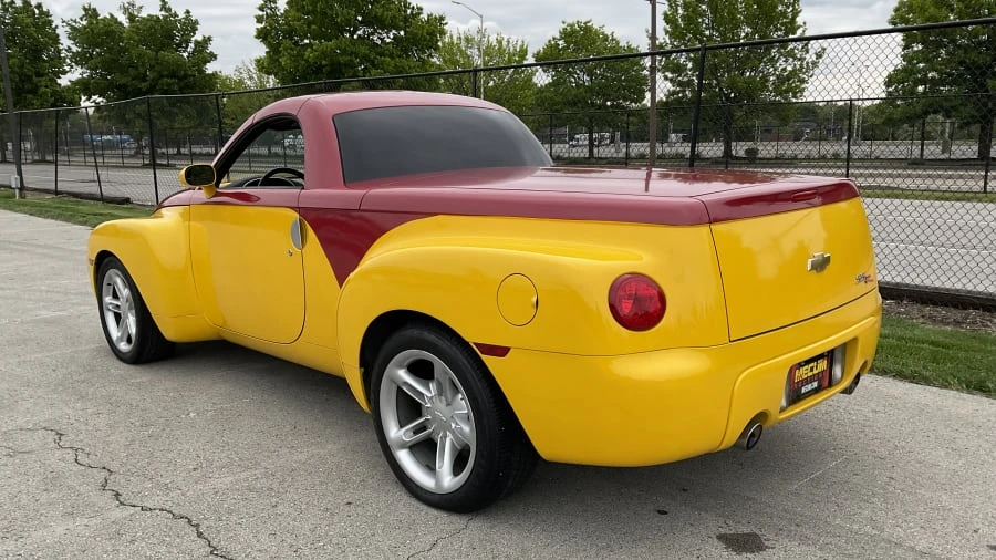 2004 Chevrolet SSR - Image 5 of 11