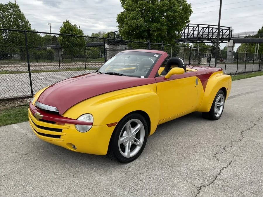 2004 Chevrolet SSR - Image 2 of 11