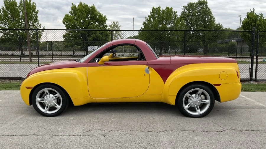 2004 Chevrolet SSR - Image 4 of 11