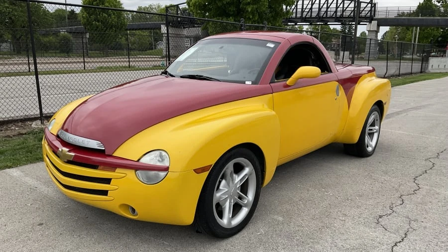 2004 Chevrolet SSR - Image 3 of 11