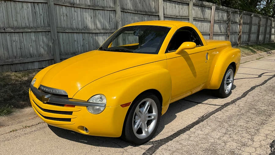 2004 Chevrolet SSR - Image 4 of 10