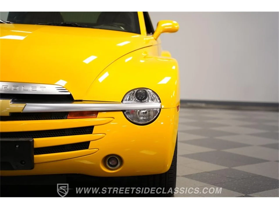 2004 Chevrolet SSR - Image 19 of 31