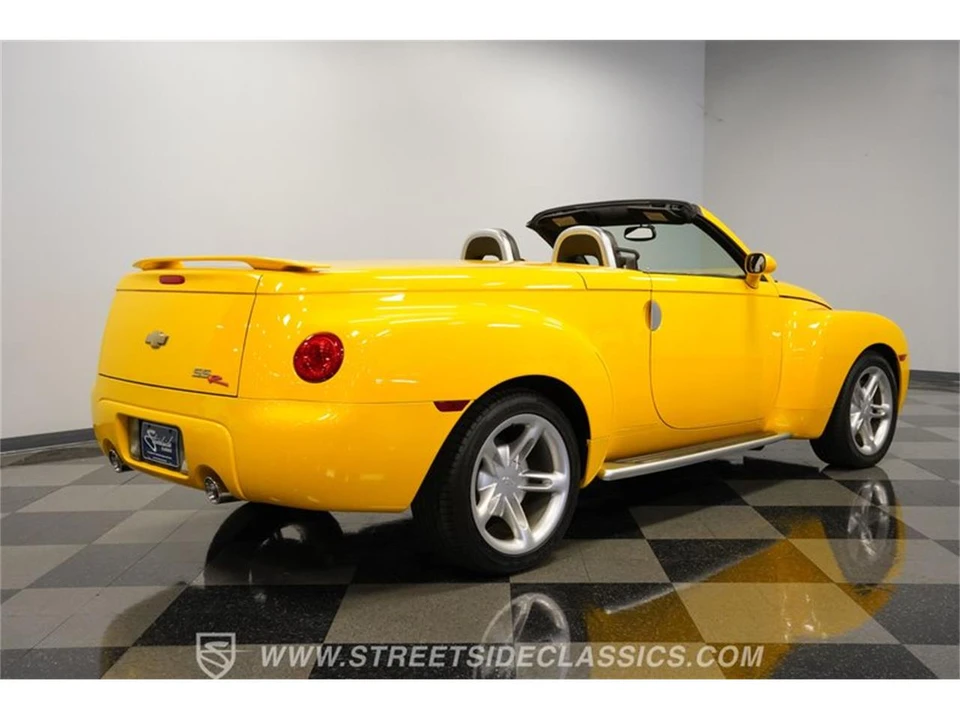2004 Chevrolet SSR - Image 11 of 31