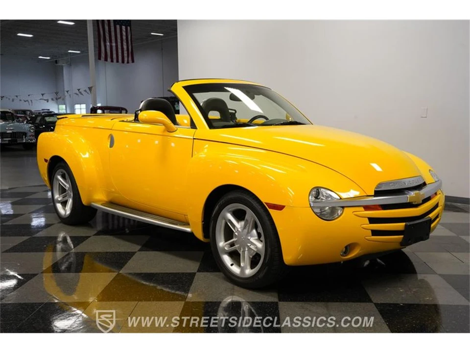 2004 Chevrolet SSR - Image 15 of 31