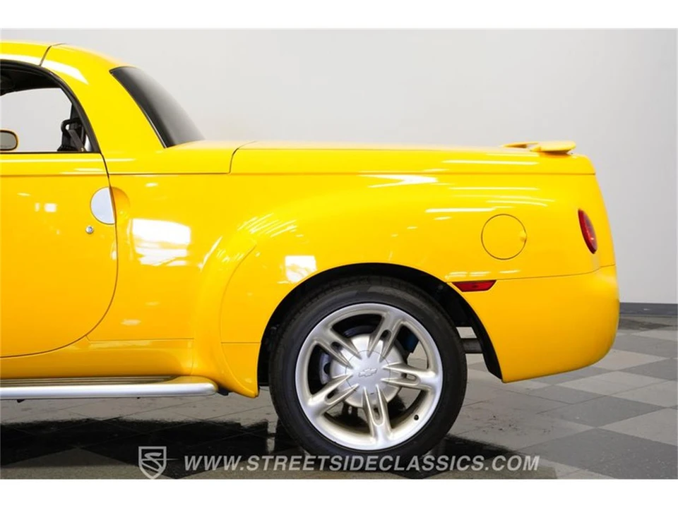 2004 Chevrolet SSR - Image 23 of 31