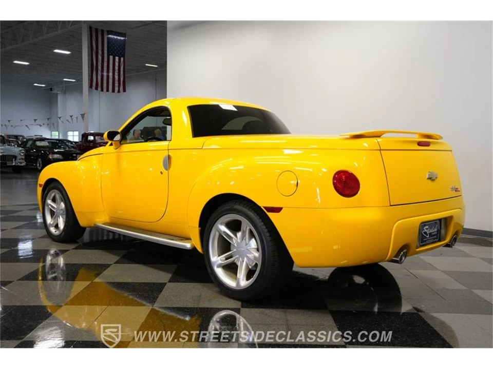 2004 Chevrolet SSR - Image 8 of 31