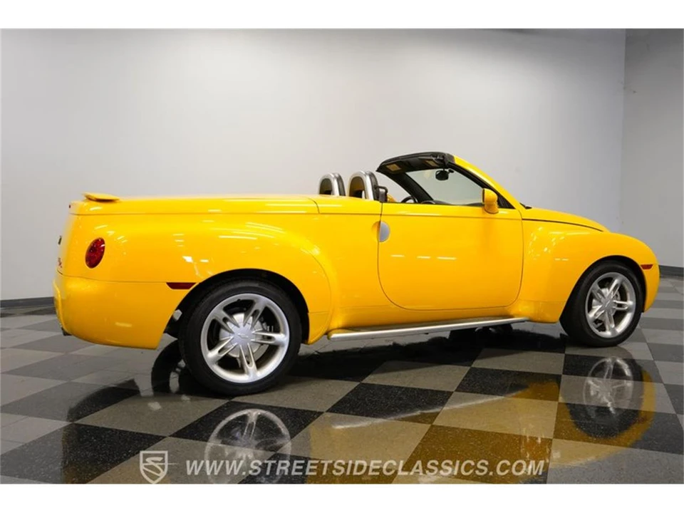 2004 Chevrolet SSR - Image 12 of 31