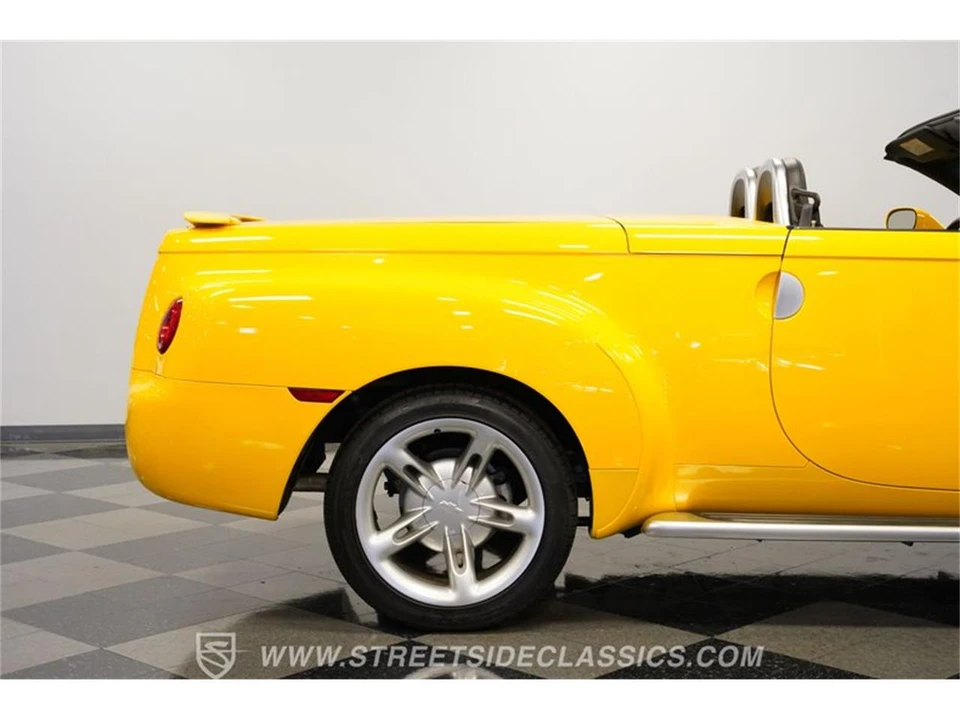 2004 Chevrolet SSR - Image 28 of 31