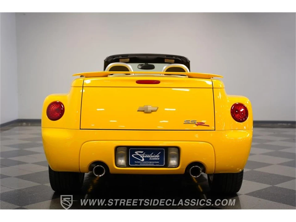 2004 Chevrolet SSR - Image 24 of 31