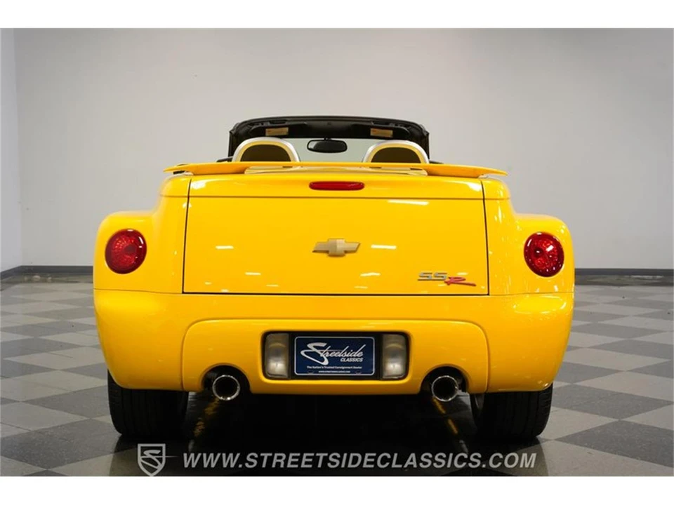 2004 Chevrolet SSR - Image 9 of 31
