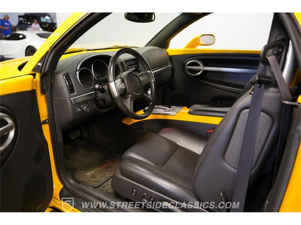 2004 Chevrolet SSR - Image 2 of 31