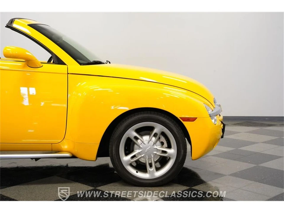 2004 Chevrolet SSR - Image 29 of 31