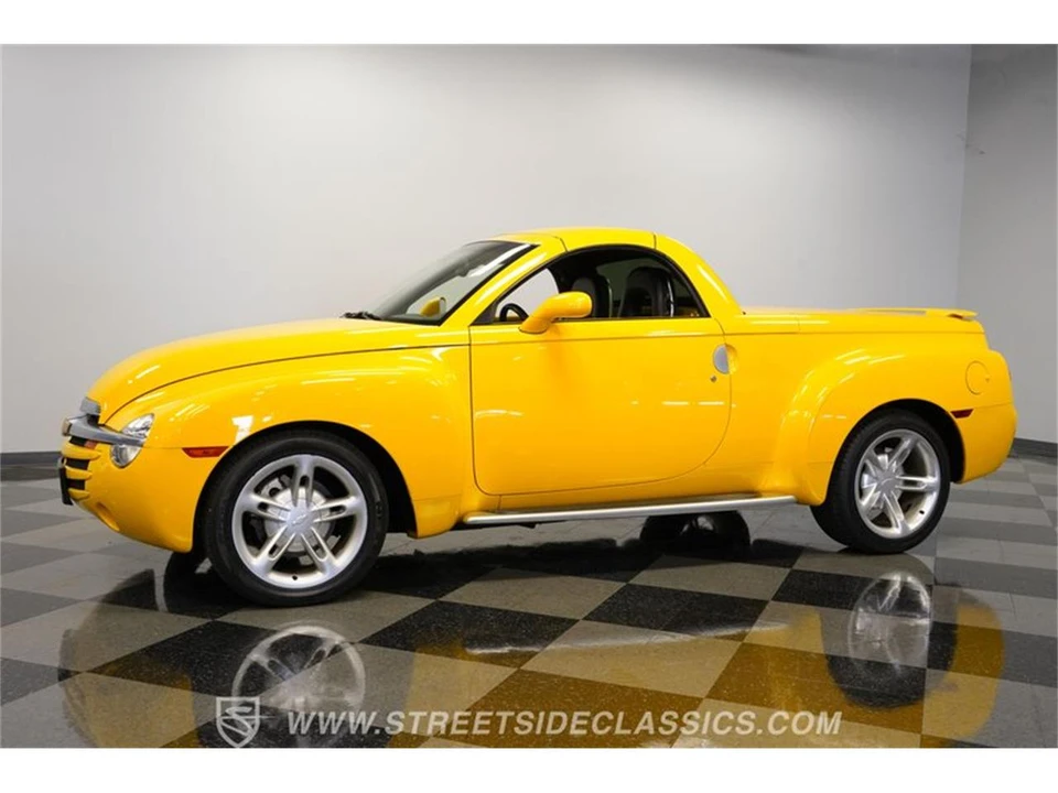 2004 Chevrolet SSR - Image 5 of 31
