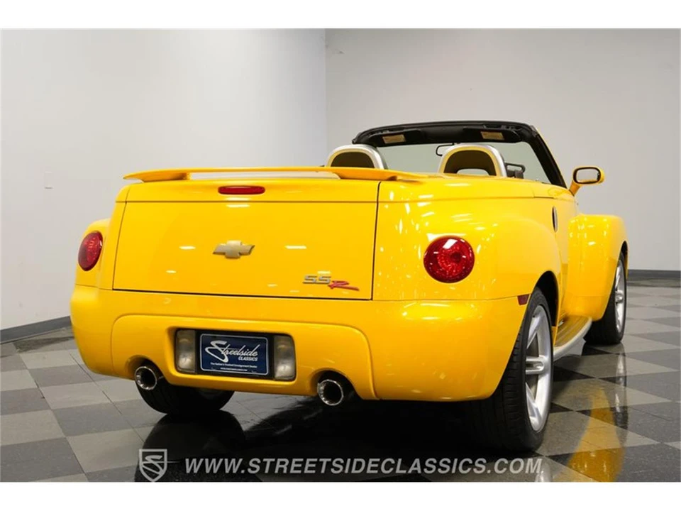 2004 Chevrolet SSR - Image 10 of 31