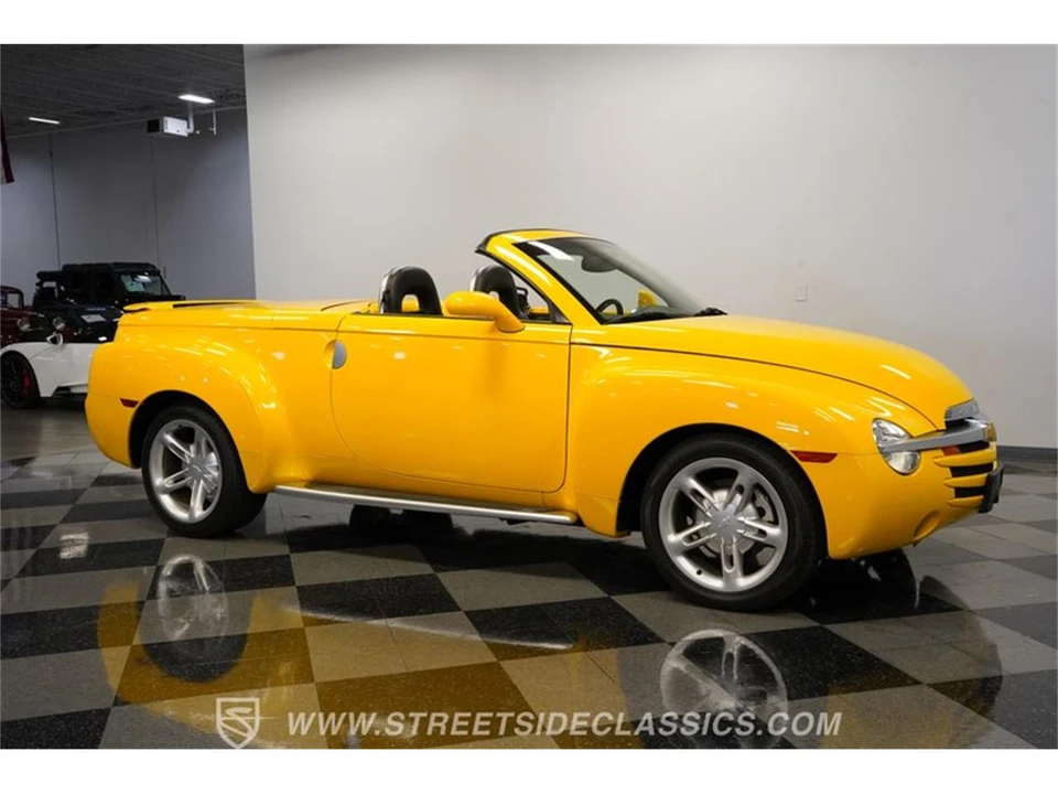 2004 Chevrolet SSR - Image 14 of 31