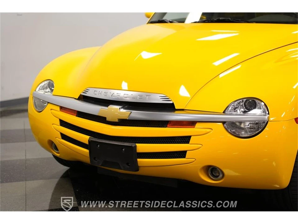 2004 Chevrolet SSR - Image 18 of 31