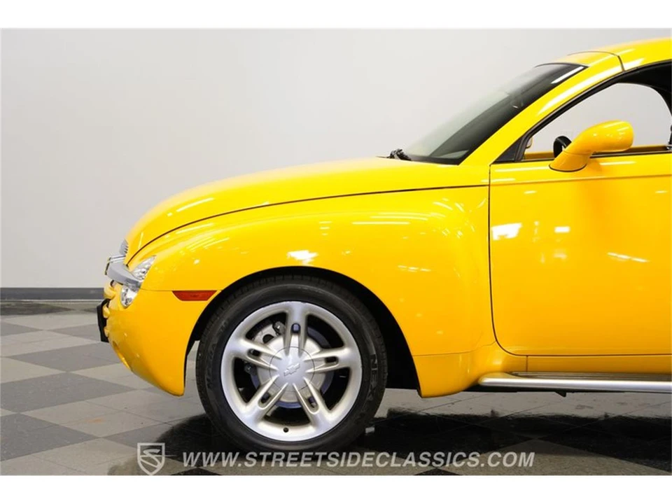 2004 Chevrolet SSR - Image 22 of 31