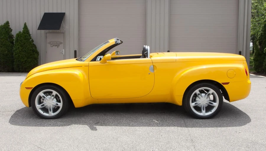 2004 Chevrolet SSR - Image 2 of 10