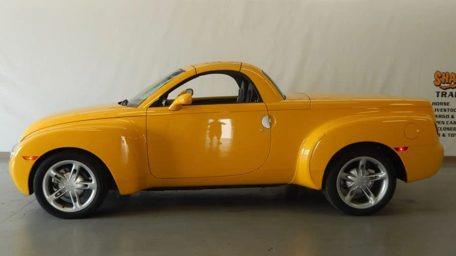 2004 Chevrolet SSR - Image 2 of 12