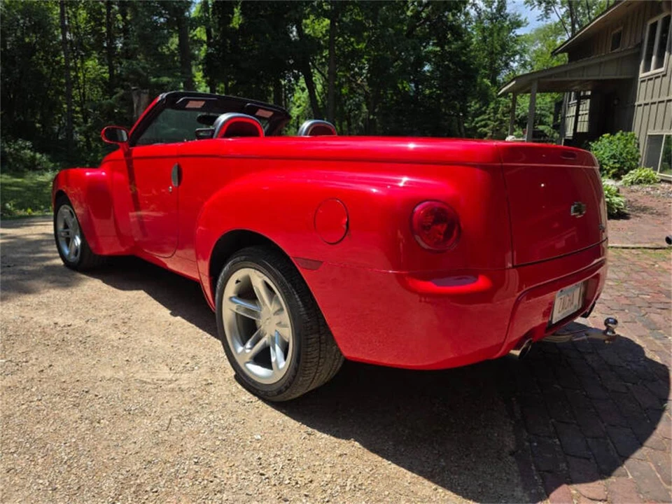 2004 Chevrolet SSR - Image 3 of 31