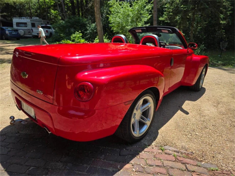 2004 Chevrolet SSR - Image 5 of 31