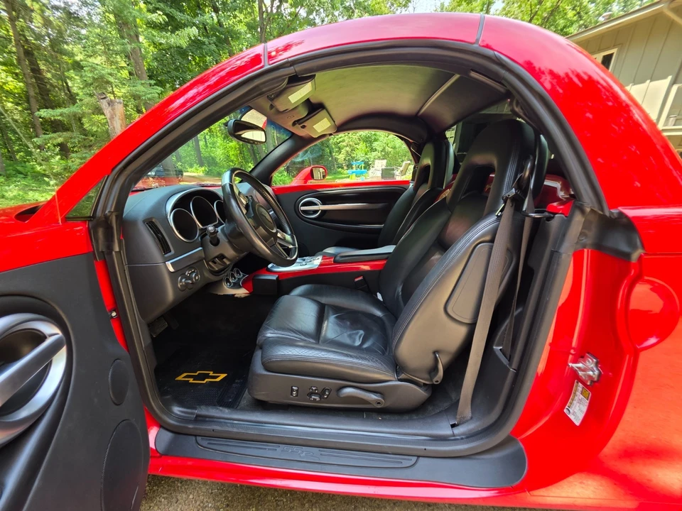 2004 Chevrolet SSR - Image 23 of 31
