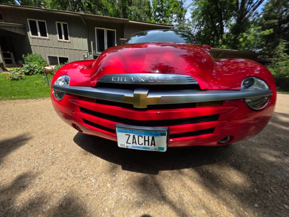 2004 Chevrolet SSR - Image 2 of 31