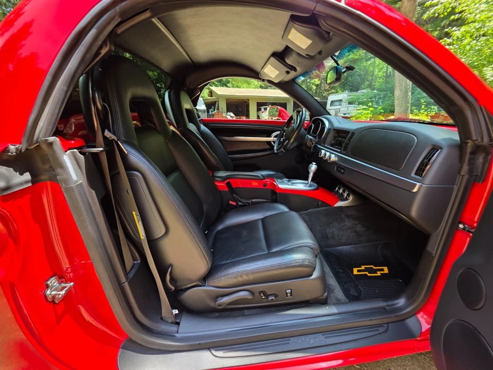 2004 Chevrolet SSR - Image 19 of 31