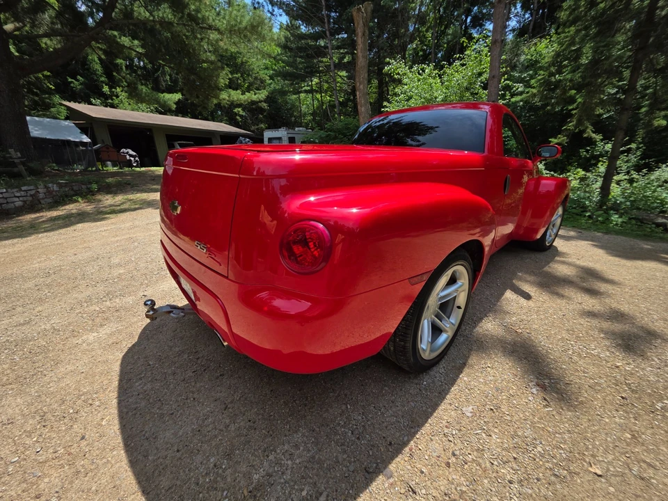 2004 Chevrolet SSR - Image 7 of 31