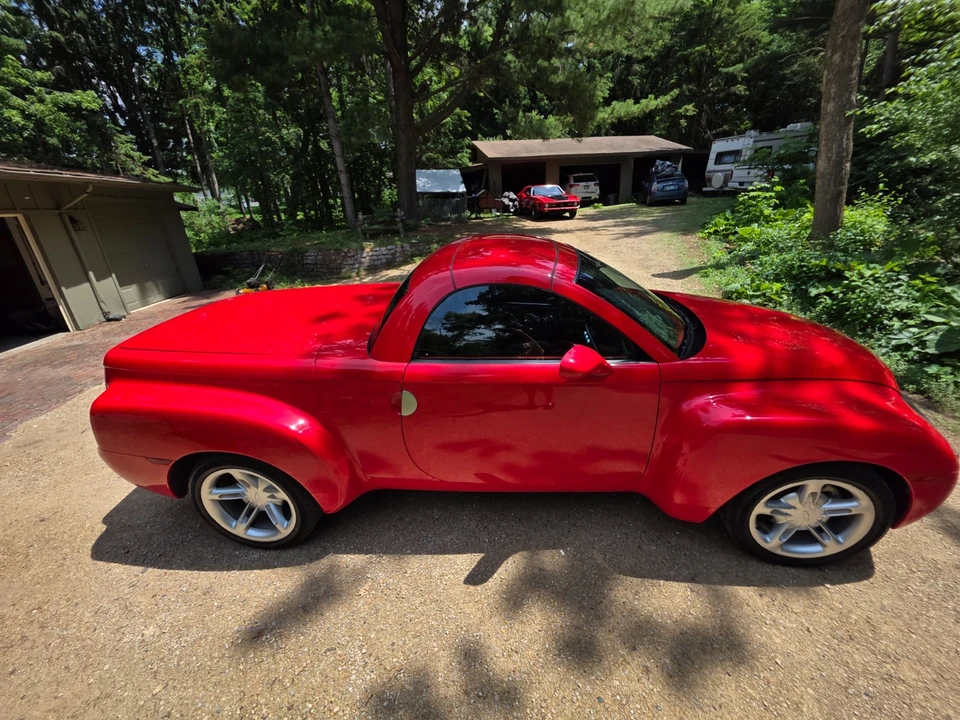 2004 Chevrolet SSR - Image 16 of 31