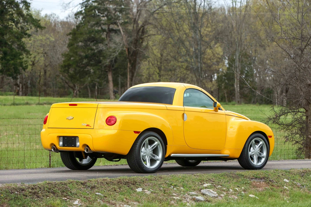 2004 Chevrolet SSR - Image 11 of 31